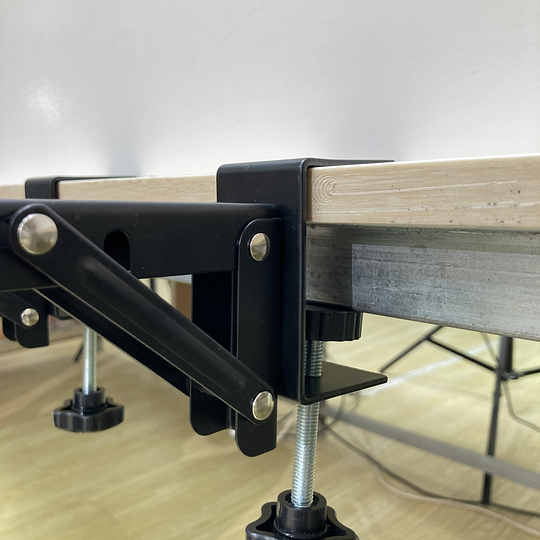 【Table Clamp】 【Can clip 5cm thick】 【Wooden frame can be used】 Cross stitch tool