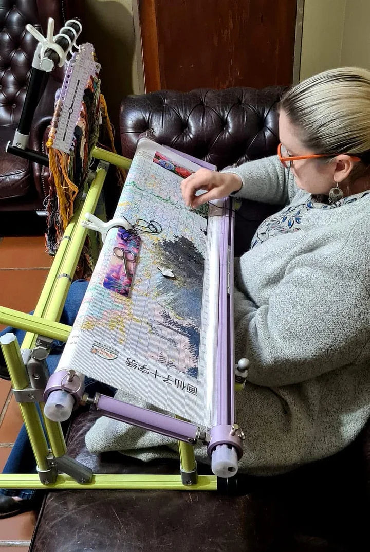 【Suitable for Sofa Use】 Cross Stitch Aluminum Stand, Adjustable 25-60cm(9.84-23.62 inches) Height, 70-50cm (27.56-19.69 inches) Base, Aluminum Alloy, Tiltable & Width Adjustable, Bed & Table Use, Strong Load Capacity